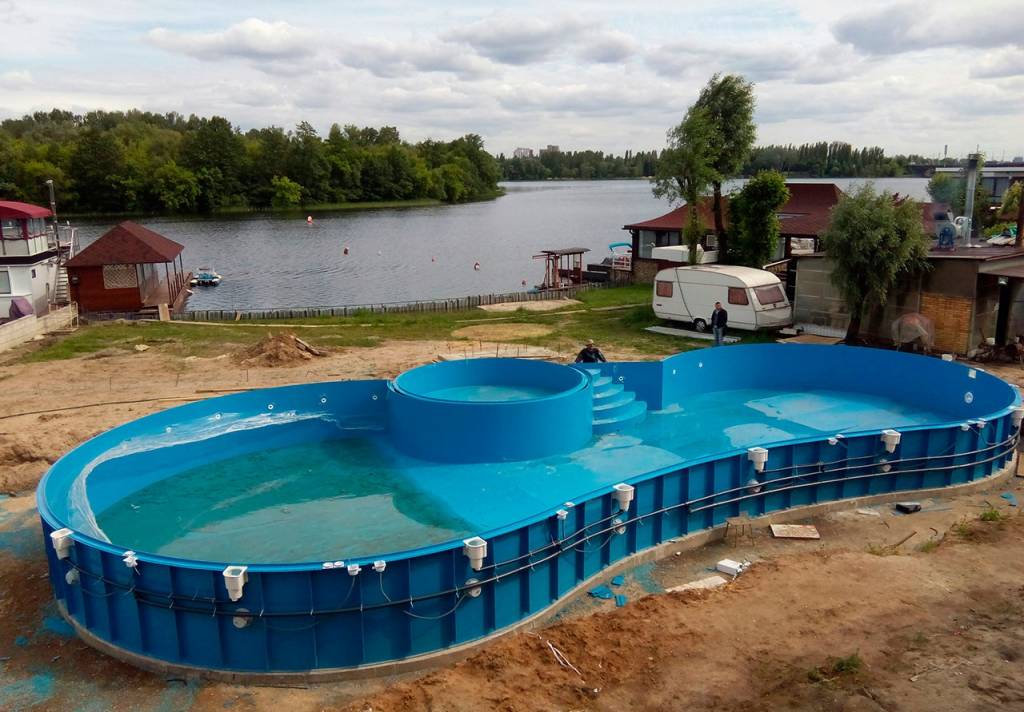 Большой пластиковый бассейн из полипропилена на заказ Москва